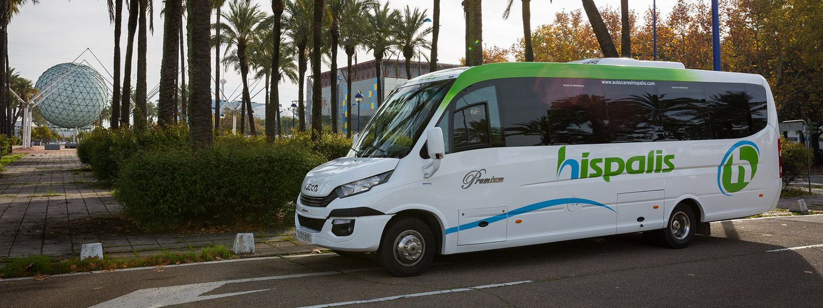 Microbus en la Isla de la Cartuja de Sevilla